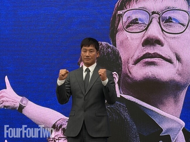 “韩国穆里尼奥”李正孝执教K2水原三星：我愿把苹果手机换成三星